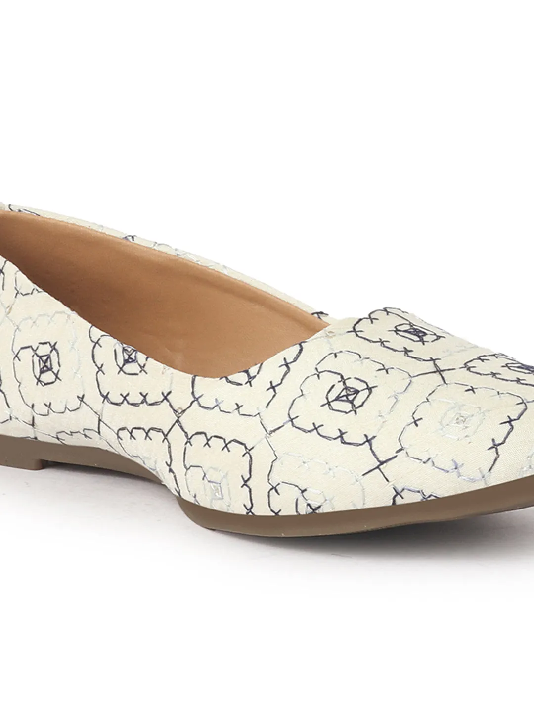 Women White Blue Embroidered Ethnic Slip On Juttis and Mojaris for Bride|Traditional Wedding Punjabi Jutti for Anarkali Kurta and Lehenga|Bridal Slip On Shoes